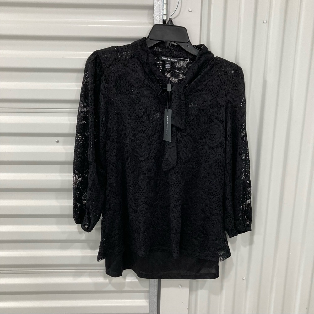 Cable & Gauge Elegant Black Lace Top